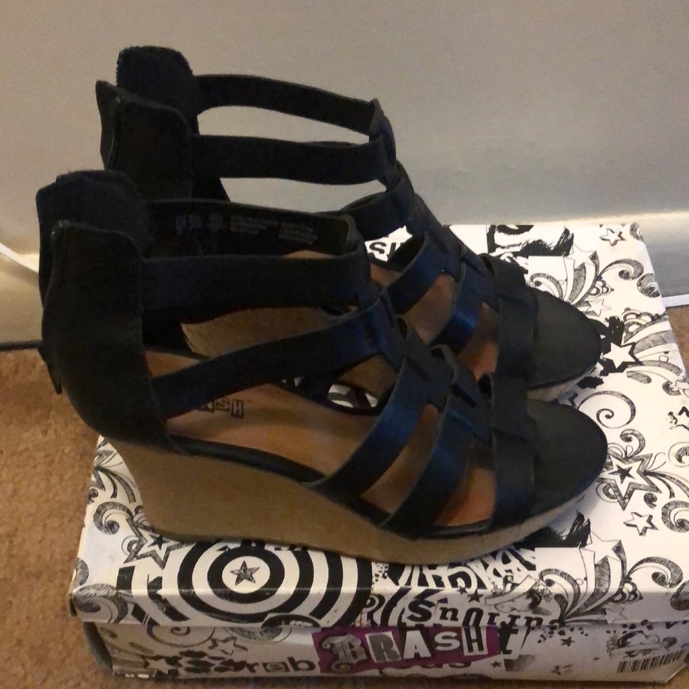 Black wedge, size 8